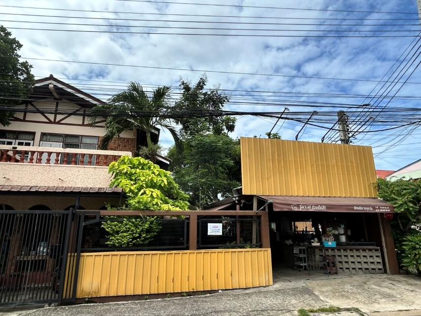 ขายบ้านเดี่ยว หลังมุม พร้อมที่ดินและกิจการร้านอาหาร ทำเลดี ซ.บางกระดี่ 3 พระราม 2  4