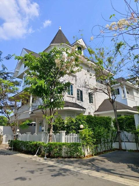 MHR204 ให้เช่าบ้านเดี่ยวหรู 3 ชั้นสไตล์ยุโรป Fantasia Villa Bangna เดินเพียง 350 เมตรถึง MRT สถานีศรีเอี่ยม 1
