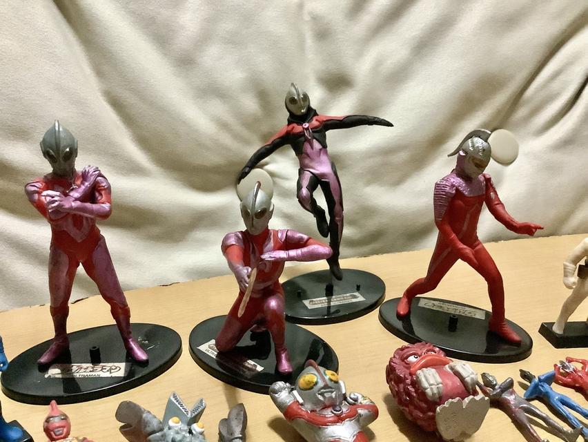 ขออนุญาตแอดมินปล่อย(เหมา)ยกชุดฟิกเกอร์อุลตร้าแมน (งานเก่า) 2