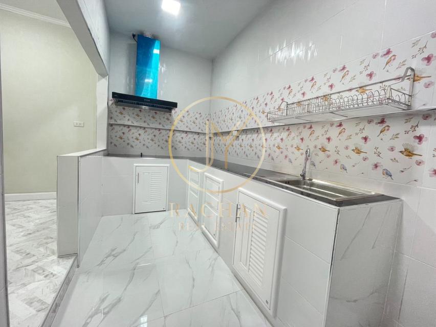 B69-294 ขายด่วน ทาวน์เฮาส์  2 ชั้น  บ้านรีโนเวทใหม่ หมู่บ้านจิตตกาญจน์ เนื้อที่ 16 ตร.ว พื้นที่ใช้สอย 110 ตร.ม 2 ห้องนอน 2 ห้องน้ำ 1 ห้องครัว 10
