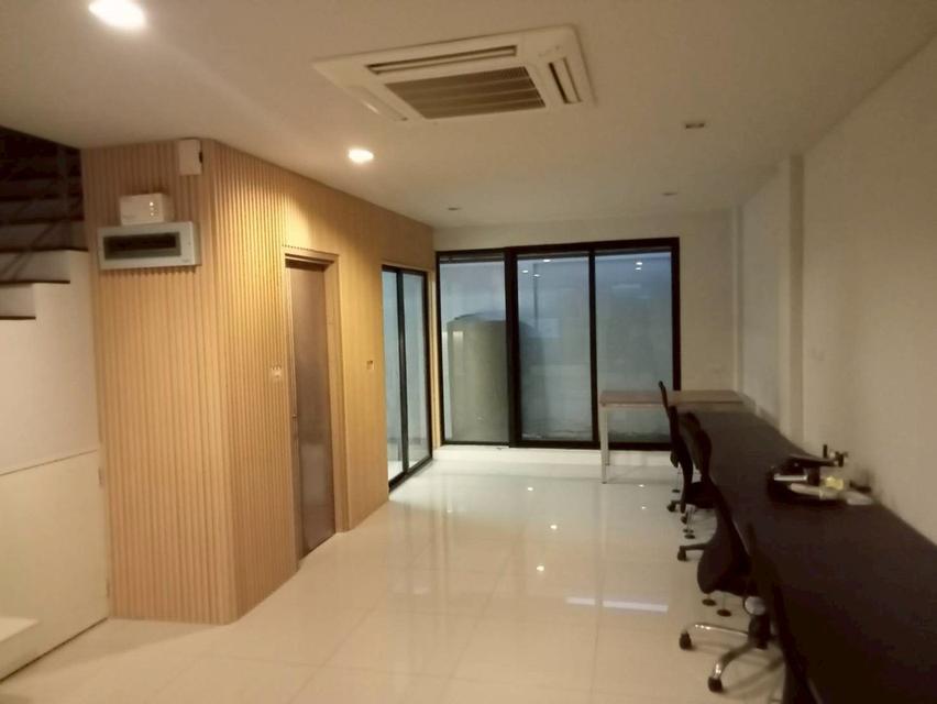 ให้เช่าทาวน์โฮม 3 ชั้น แกรนด์ ไอ-ดีไซน์ วิภาวดี เฟอร์ฯครบ พร้อมเข้าอยู่ ทำเลดีใกล้สนามบินดอนเมือง 9