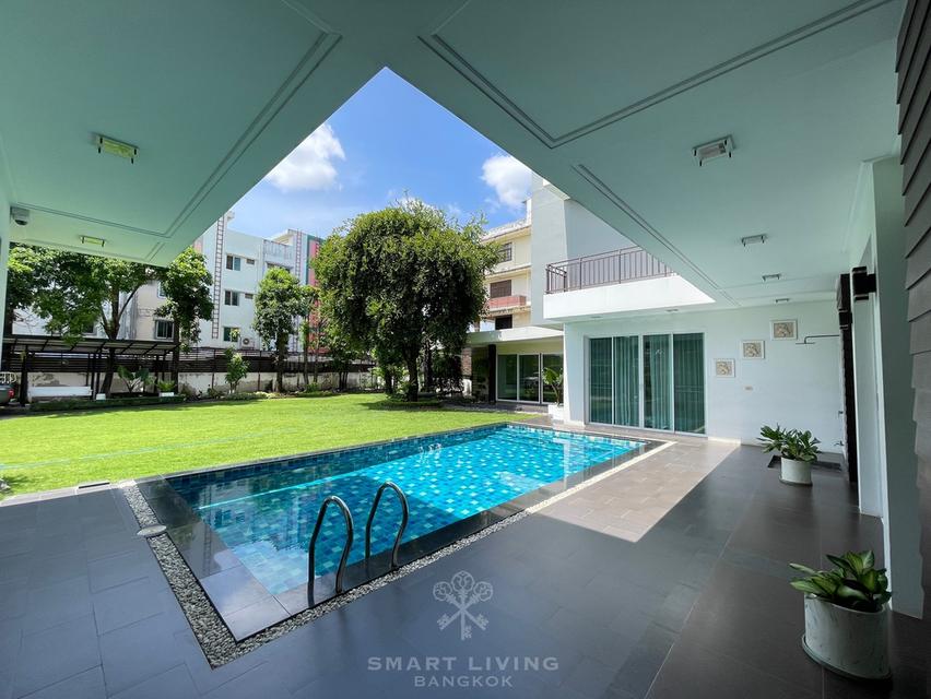บ้านหรู เลือกอยู่เองหรือปล่อยเช่ารับรายได้ทันที สัญญาถึงสิ้นปี 2569 พร้อมสระว่ายน้ำส่วนตัว พื้นที่ขนาดใหญ่ ใกล้แฟชั่นไอส์แลนด์ 4