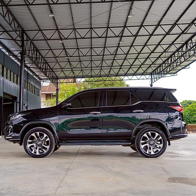 รหัสรถ 12AT9599 Toyota Fortuner 2.8 Legender Black Top 4WD | ปีจด : 2021 8