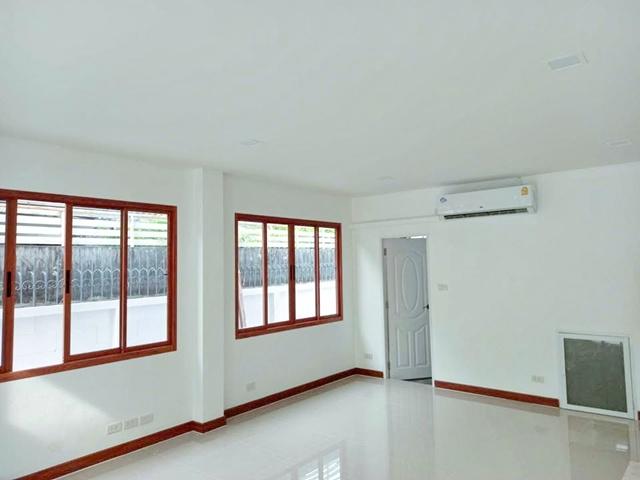 แอร์ 8 เครื่อง 6 นอน MRT บางซื่อ 2 กม.ให้เช่าบ้านเดี่ยว 2 ชั้น ใหญ่ 100 ตร.วา. 300 ตร.ม. ประชาชื่น ม.เซ็นจอห์น 2.2 กม. 7 5