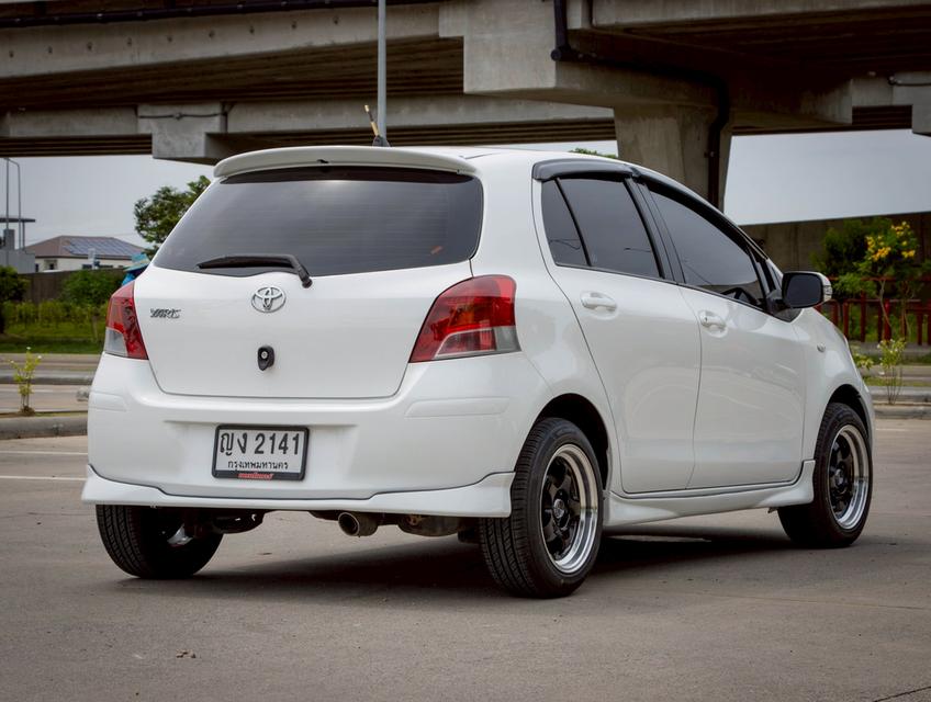 TOYOTA Yaris 1.5 J สีขาว ปี 2011 4