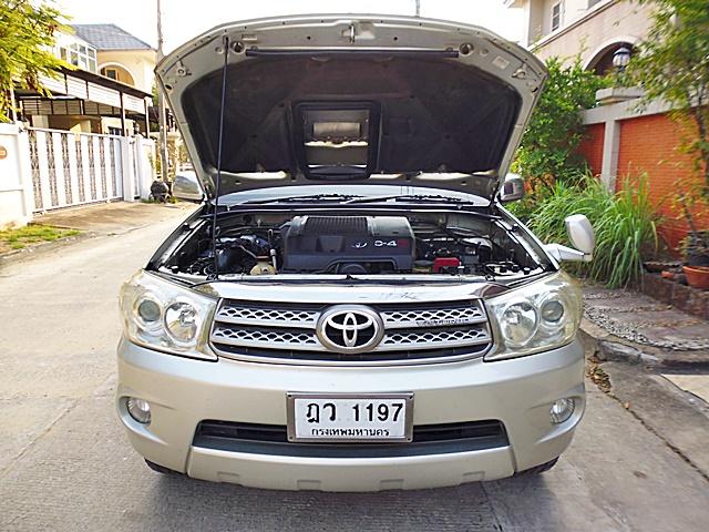 2010 TOYOTA FORTUNER 3.0V เครื่องVGS TURBO ออโต้ ดีเซล รถบ้านสวยจัดน๊อตไม่ขยับ เจ้าของขายเอง ซื้อสดไม่มีVAT  14