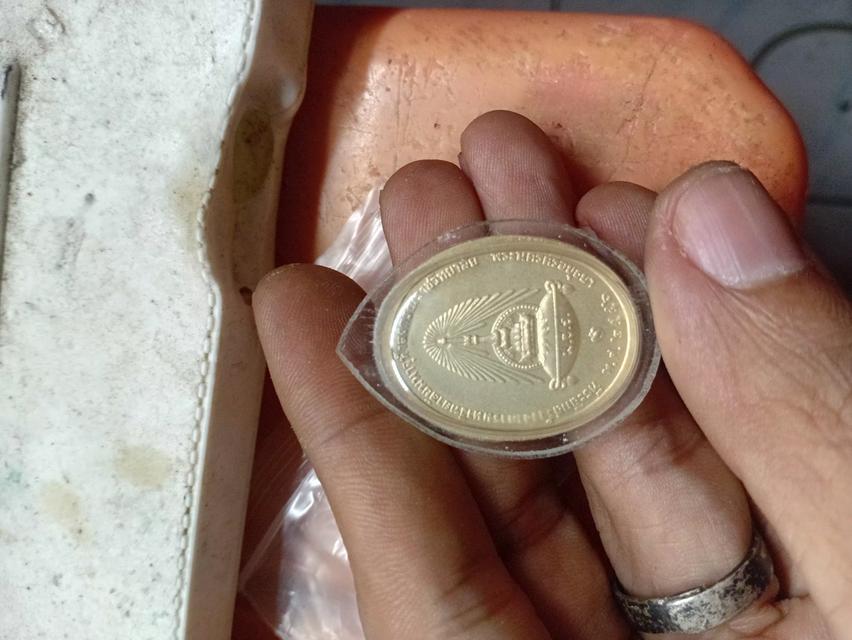 เหรียญ ร.5 สร้างอาคาร มจร. ปี 46 เนื้อเงินกะไหล่ทอง รูปย่อยที่ 2