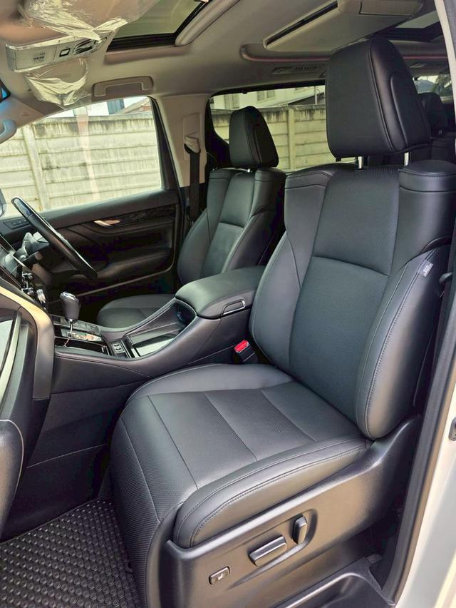Toyota ALPHARD 2.5SC PACKAGE สีขาว ปี 2022 ไมล์ 62,000 กม.  13