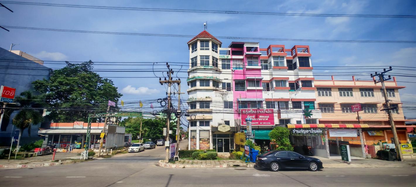 ขายด่วน! อาคารพาณิชย์ 4.5ชั้น ติดถนนใหญ่8เลน “กลางเมืองปทุม” ทำเลเงินล้าน 1