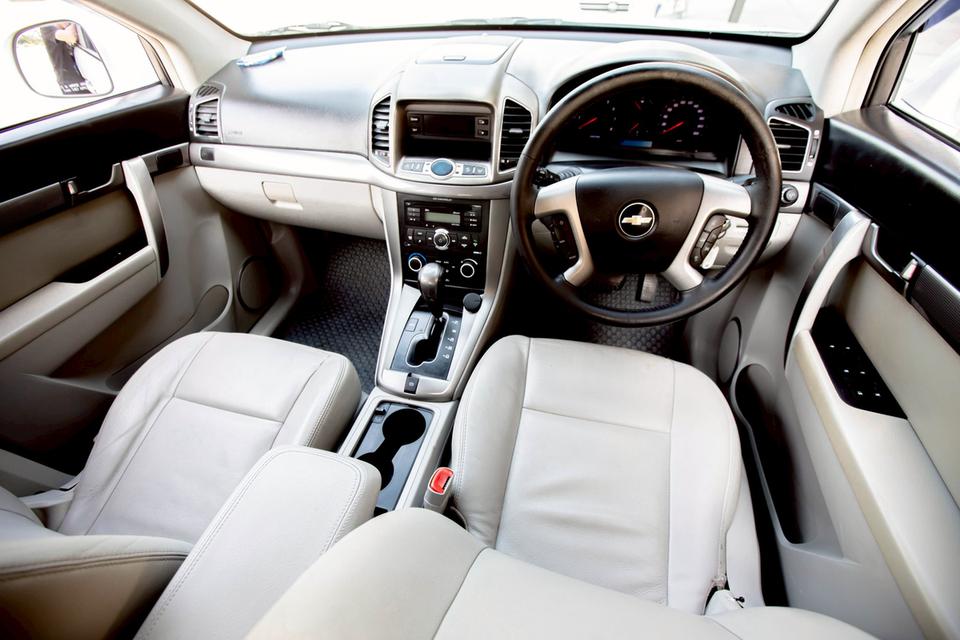 CHEVROLET Captiva 2.4 LT AWD ปี 2012 เกียร์ออโต้ สีขาว Suv 7 ที่นั่ง รูปที่ 17