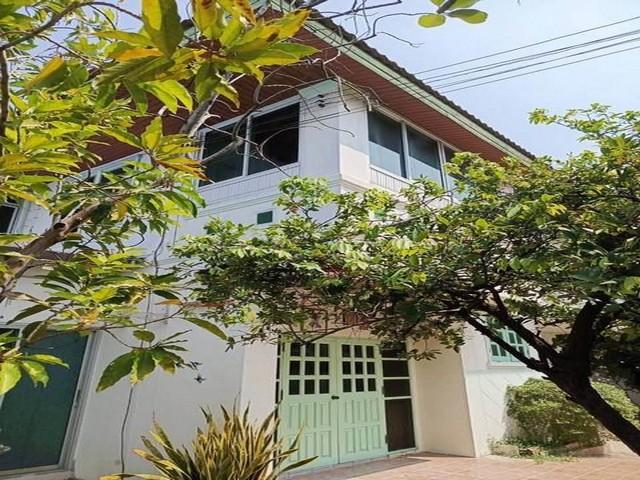 ให้เช่า บ้านเดี่ยว หลังมุม ซอยโชคชัย4 ซอย31/1 บ้านพื้นที่ใช้สอยเยอะ น่าอยู่ ร่มรื่น มีบริเวณรอบบ้าน 2