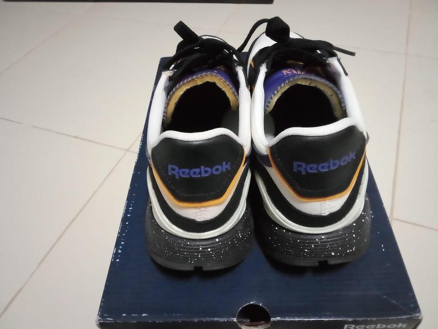 ผ้าใบ Reebok 3