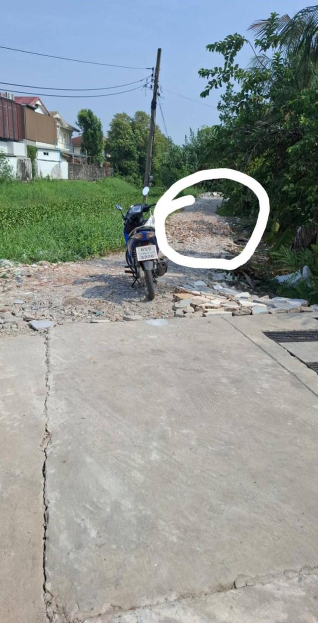 ขายถูกที่ดิน กทม. ใกล้รถไฟฟ้า 200 ตร.ว. พร้อมบ้านยกพื้นสูง 4