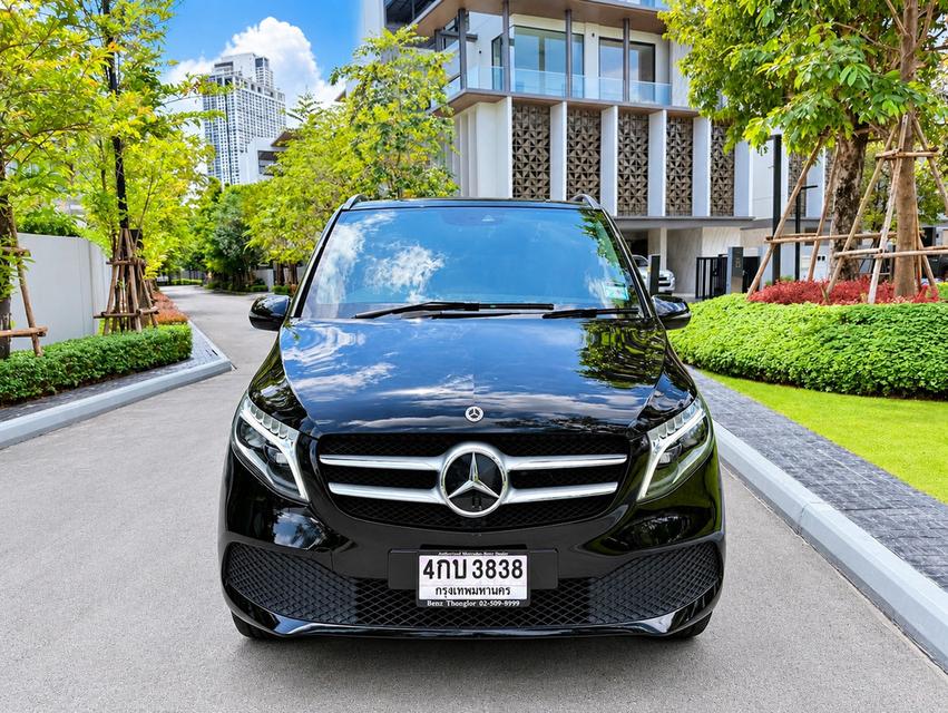 Mercedes-Benz V250d Business plus 2022 สีดำ วิ่ง 6 หมื่น ประวัติศูนย์ benz ครบ เข้าเช็คศูนย์ตลอด รถเจ้าของเดียว รถใหม่มากๆ