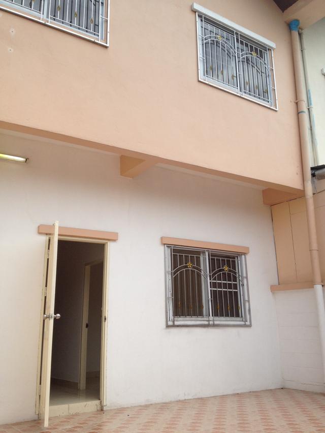 ให้เช่าทาวน์เฮ้าส์ 2 ชั้น 4 ห้องนอน 3 ห้องน้ำ 32 ตร.ว. แอร์ 3 เครื่อง ใกล้ทางด่วนสุขาภิบาล 5 รามอินทรา เพียง 12,000 บาท เหมาะทำโฮมออฟฟิศหรือพักอาศัย 4