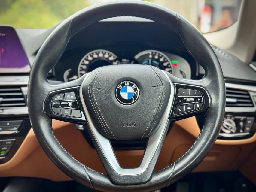 Bmw 530e Elite ปี 2020 วิ่ง 5x,xxx km  Bsi : 28/7/2026 (120,000 km)  Warranty: 28/7/2025 (200,000 km)  14