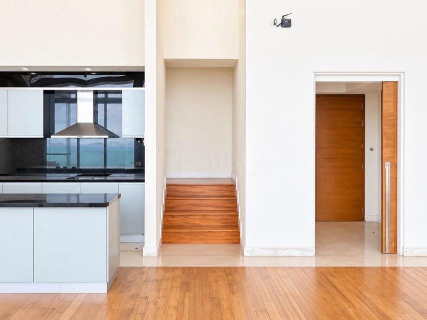 For Sale — Beachfront Penthouse at The Cove Condominium, Wongamat Pattaya Penthouse unit• 2-storey layout•: 565 sq.m.• Floor: 16–17• 4 bedro 4