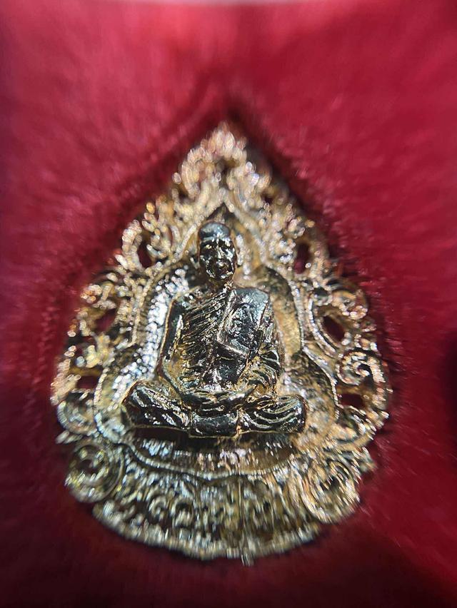 เหรียญลายฉลุ หลวงปู่ทิม อิสริโก วัดละหารไร่ รุ่นมงคลศิลาฤกษ์