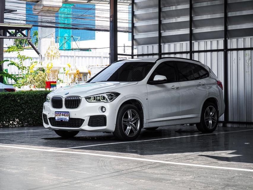 รูป BMW X1 ดีเซล M Sport รุ่น Top สุด ปี 2021 สีขาว 3