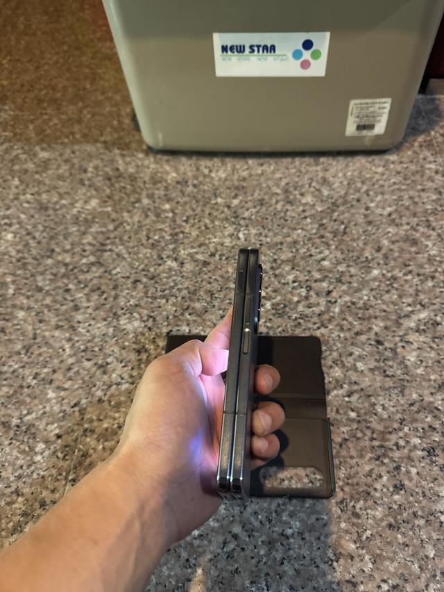 ขายถูกๆๆๆๆSamsungFold4สีใหม่หายาก Gray Green 512กิ๊กเครื่องรีสโตได้ตลอดไม่มีติดแอคเค้าใดๆคับ ( จอขาวจั๊วไม่มีจุดไม่มีเส้นหายากมากๆสภาพนี้คับ )  สภาพ: รูปที่ 4