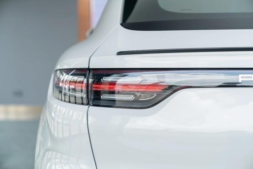 Porsche Cayenne E-Hybrid Coupe 2022 สี Crayon รูปที่ 6