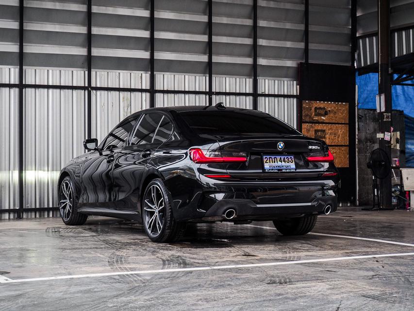 BMW Series 3 330E M Sport ปี 2020 สีดำ 6