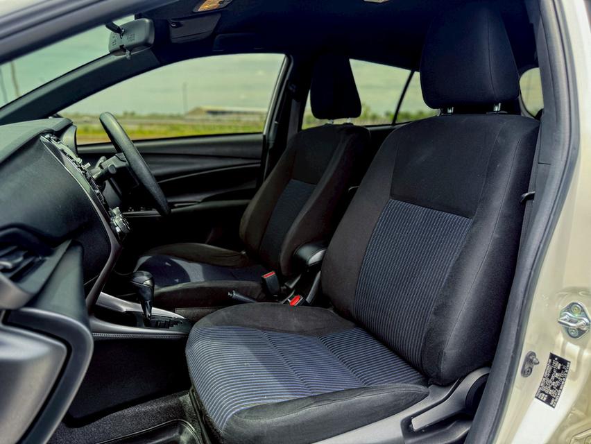 Toyota Yaris 1.2 Entry เกียร์ออโต้ สีขาว ปี 2021 12