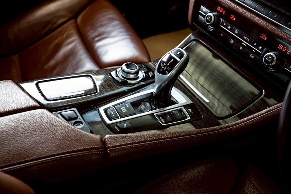 Bmw 523i AT ปี 2010 สีดำ สภาพดี  18