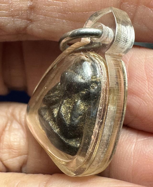 พระปิดตา เนื้อผงคลุกรักหลังแบบพิมพ์เล็ก เก่า รูปย่อยที่ 4