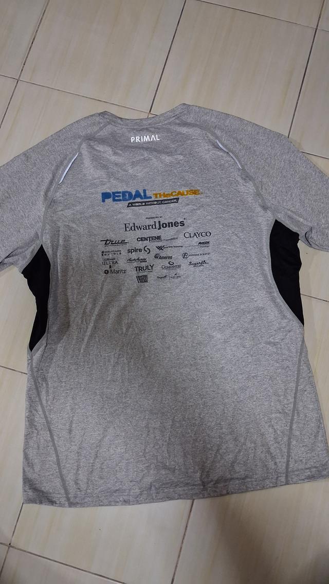 เสื้อยืดวินเทจมือสอง สีเทา PEDAL THE CAUSE A World Without Cancer PRIMAL Men's Performance Shirt XL มือสองสภาพดี ลายสกรีนสวยสไตล์Sport ทรงสวย รูปที่ 5
