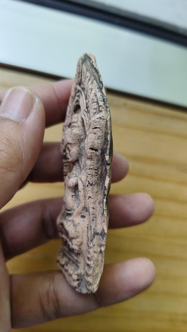 พระหูยานซุ้มเรือนแก้วฐานบัว 2 ชั้น เนื้อดิน รูปที่ 7