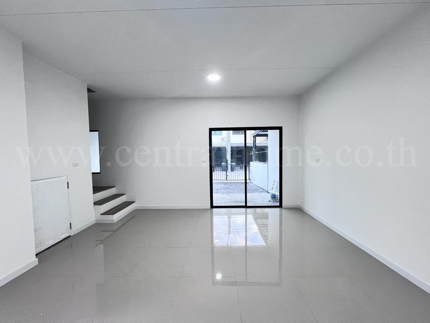 ทาวน์เฮ้าส์ เดอะคอนเนค 55 กรุงเทพ - ปทุมธานี 2 บ้านสวย พร้อมอยู่ 5