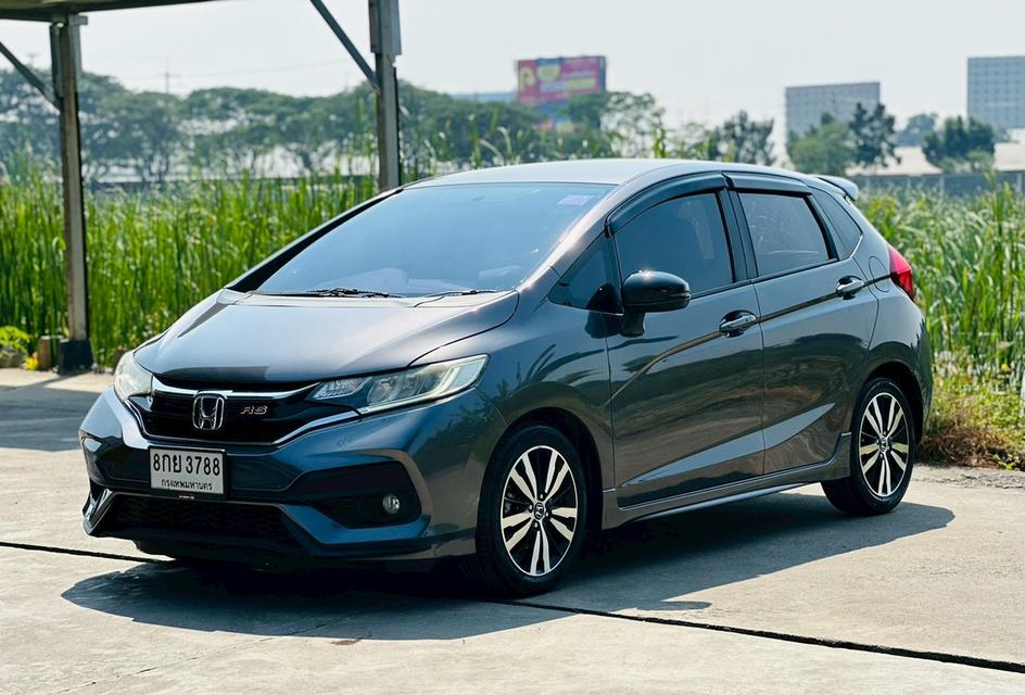 รถบ้านเข้าใหม่ ไมล์เพียง76,000โล เข้าศูนย์ตลอด มือเดียวออกห้างป้ายแดง สวย เดิม ราคาดี วารันตีหลังการขาย  #HONDA NEW JAZZ 1.5RS (GK) ปี2019 สีเทา เกีย