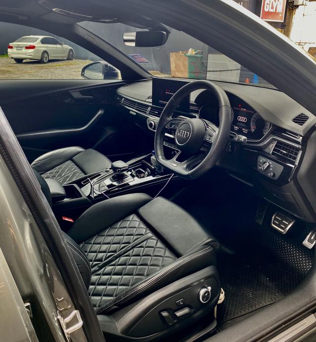 Audi A4 Avant 45tfsi Quattro Icon Black