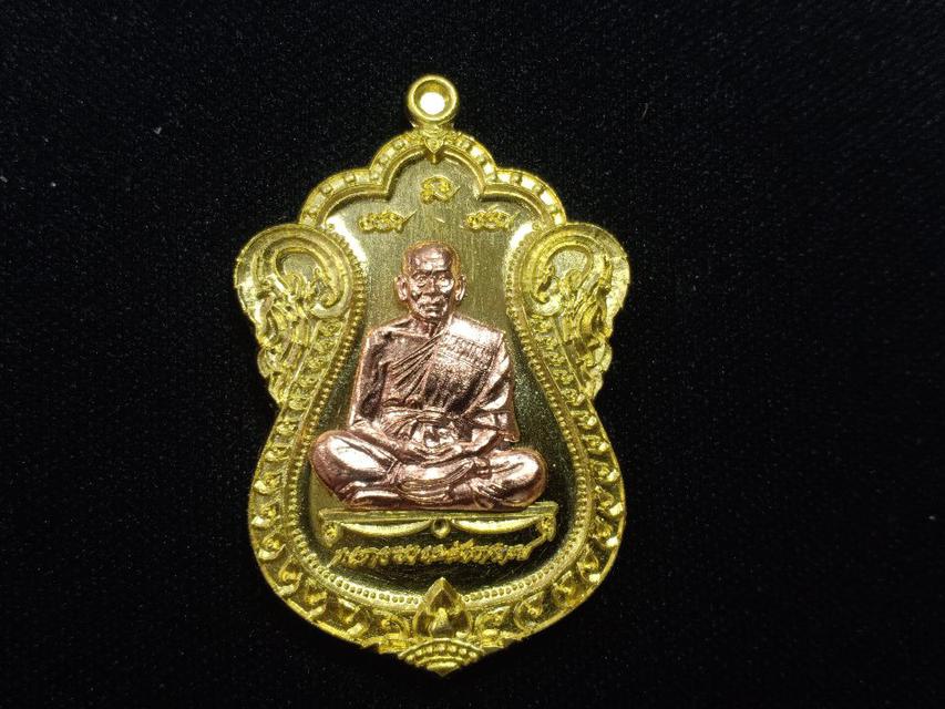 รูป เหรียญหลวงพ่อพัฒน์ วัดห้วยด้วน
รุ่นเลื่อนสมณศักดิ์ เหรียญเสมา
เนื้อทองทิพย์ หน้ากากทองแดง
ปี๖๔  2