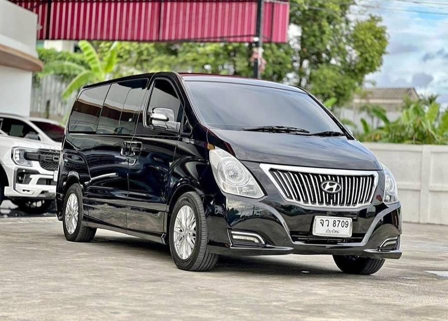 HYUNDAI H1 GRAND STAREX 2.5 PREMIUM AT 2017รถตู้ VIP หรู กว้าง นั่งสบาย