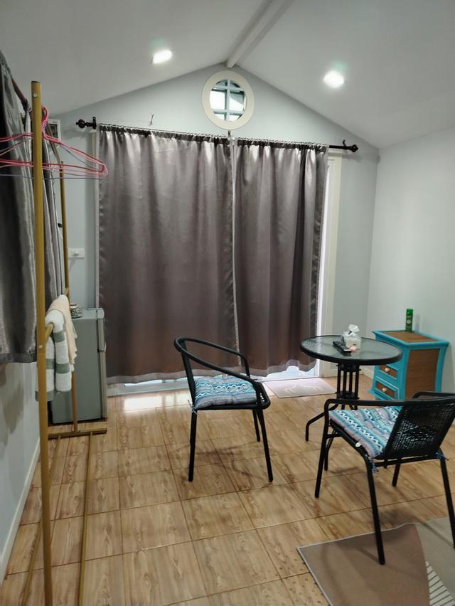 ขายบ้านสร้างใหม่2ห้องนอน1ห้องน้ำ1หลัง​ พร้อมบ้านน้อคดาวน์อีก3หลัง​ บัจจุบันบ้านน้อคดาวน์ให้เช่ารายเดือนอยู่​ รวมพื้นที่ทั้งแปลง215ตารางวา​ าง 16