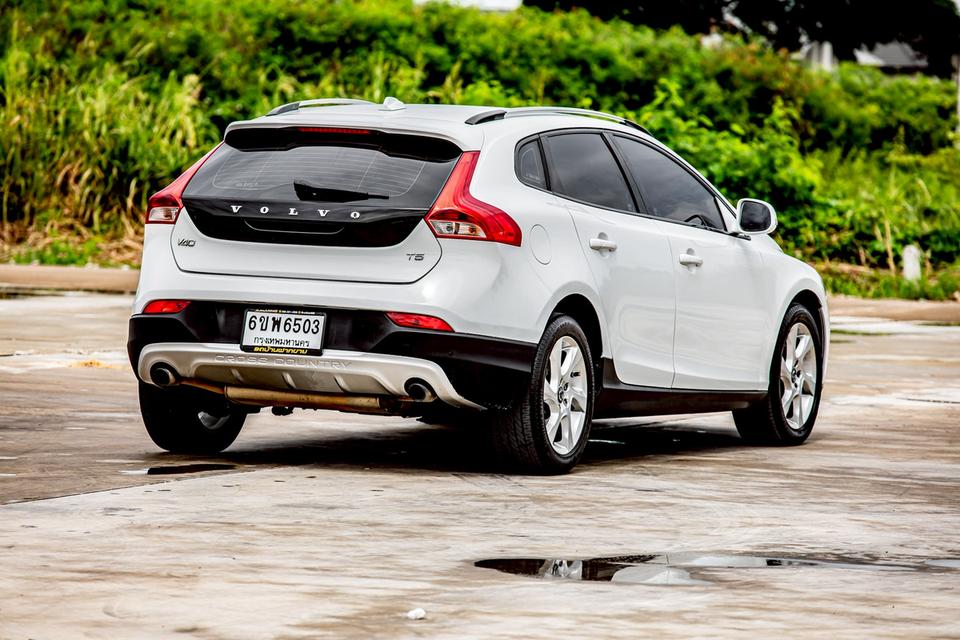 Volvo V40 T5 S 2.0 AT ปี 2014 สีขาว สภาพดีมากๆ  6