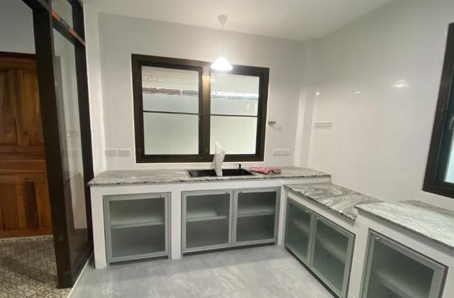 ให้เช่าบ้านเดี่ยวสร้างใหม่ 2 ชั้น เนื้อที่ 100 ตารางวา ซอยลาดพร้าว 101 เหมาะอยู่อาศัยและทำสำนักงาน จอดรถได้ 4คัน ใกล้รถไฟฟ้าสายสีเหลือง สถานีลาดพร้าว 9