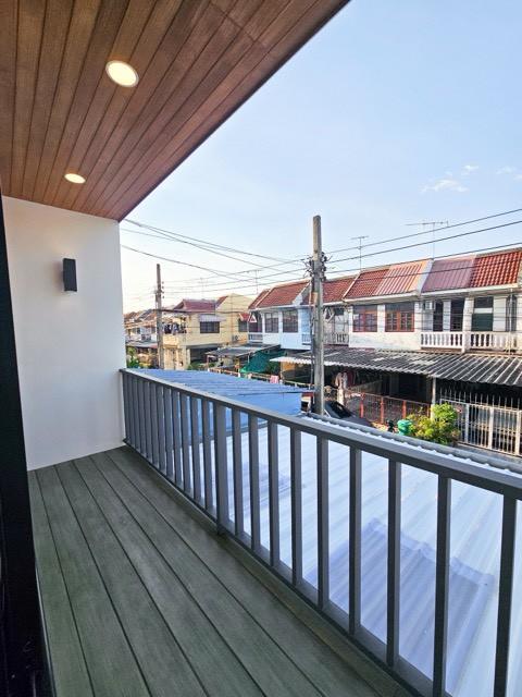 ขายทาวน์เฮาส์ 2 ชั้น บ้านสวยตกแต่งใหม่ หมู่บ้านอยู่เจริญ ดอนเมือง ติดถนนวิภาวดีรังสิต 37 ทำเลใกล้สนามบินและเมือง 9