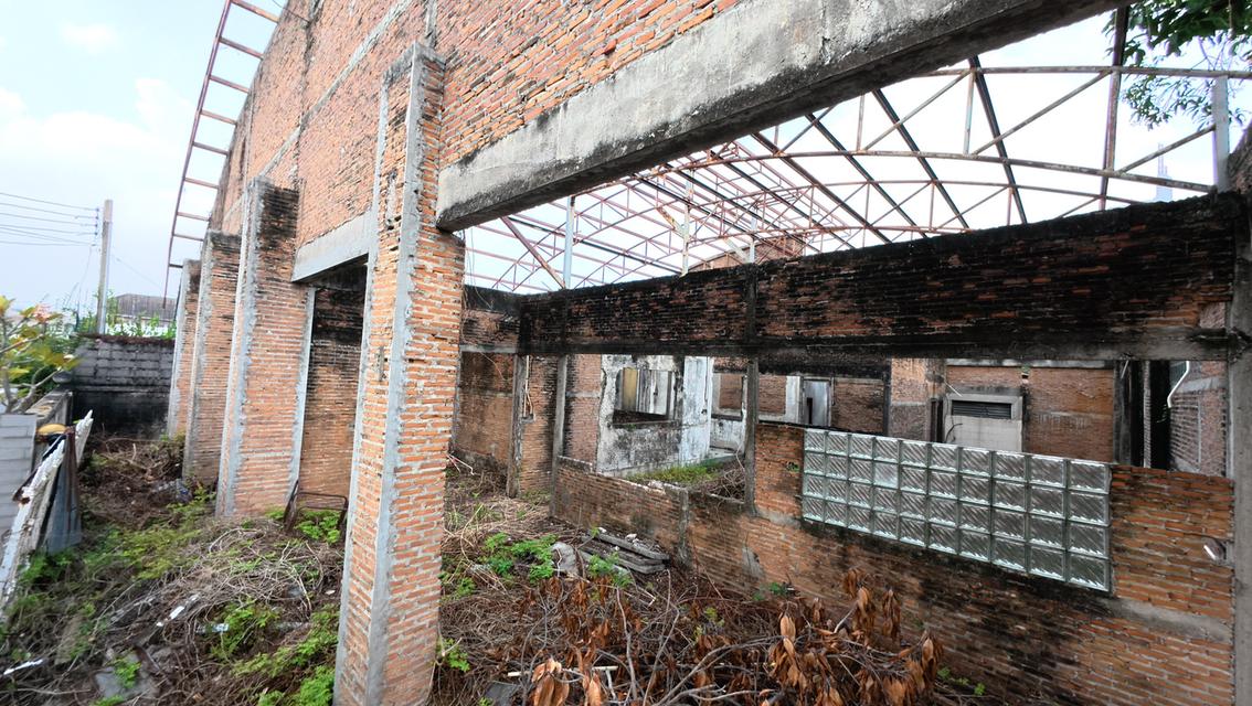 ที่ดินพร้อมสิ่งปลูกสร้าง ซอยสี่ไชยทอง 18 ถนนแจ้งวัฒนะ ต.บางตลาด อ.ปากเกร็ด จ.นนทบุรี 6