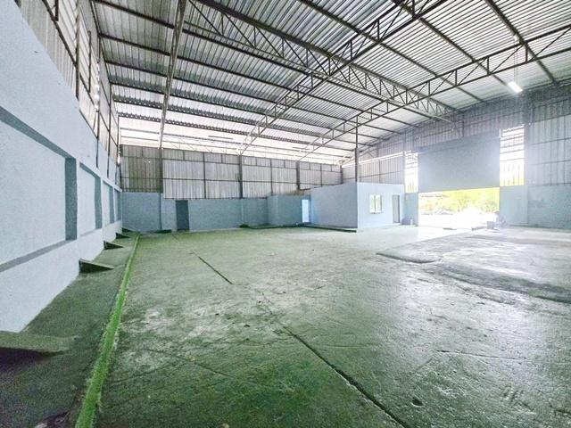 ตลาดสดแคราย 1.2 กม. ให้เช่าโกดัง พร้อมออฟฟิศและบ้านพักคนงาน 310 ตร.ม 100ตร.วา. รพ.กระทุ่มแบน 2.3 กม. ทำเลศักยภาพในแคราย- 7