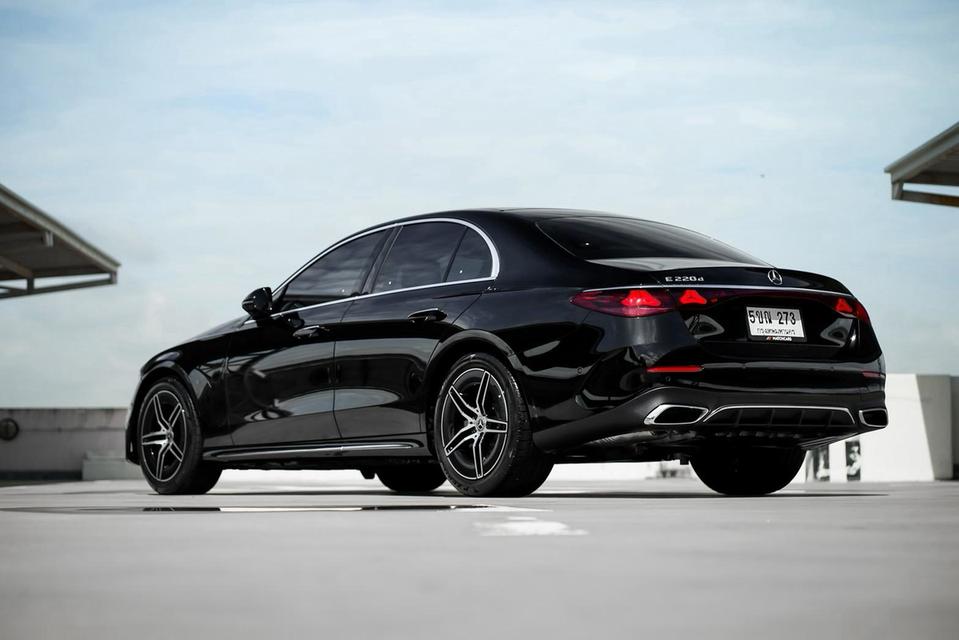 ✨Mercedes-Benz E220d AMG Line ปี 2024 สีดำ พร้อมวารันตีถึง 2027 รูปที่ 4