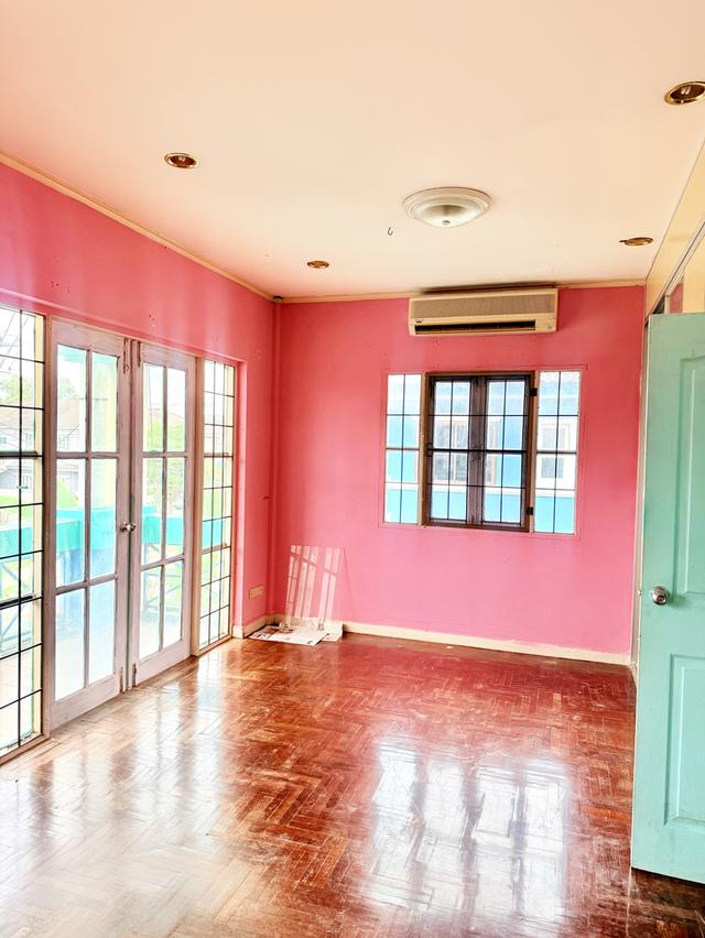 ชื่อหมู่บ้านชัยพฤกษ์รังสิต คลอง2(Land & House) ถนนฟ้าคราม  บ้านเดี่ยวเนื้อที่ 72 ตารางวาพื้นที่ใช้สอย133 ตารางเมตร 4ห้องนอน 3ห้องน้ำ 1ห้องรับแขก 12