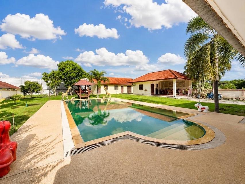 Urgent Sale — Detached House with Large Land in Huai Yai, PattayaDetached house with large land plot for urgent sale in Huai Yai. 3