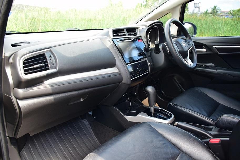 ขับสนุกวัยรุ่นชอบ / ฟรีดาวน์ HONDA JAZZ 1.5SV โฉมGK สีเทากัล /ออโต้ จอทัสกรีน เบาะหนังแท้ ครูสคอลโทล พุตสต๊าท /ประหยัดน้ำมัน /กล้องหลัง โทร0957401220 9