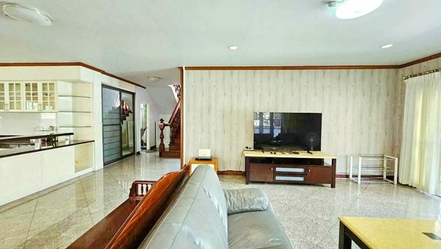 รร.สตรีวิทยา2 ย่านลาดพร้าว จัดเต็มเฟอร์ฯ 90ตร.วา.355 ตร.ม. 5นอน MRT วัชรพล 2.7กม. บ้านเดี่ยว 2 ชั้นหรูหรา 4 น้ำ 5