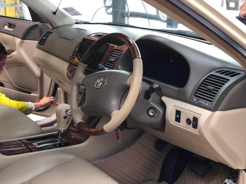 Camry 2.4Q ท็อปสุด “ตัวพิเศษฉลอง40 ปี ”