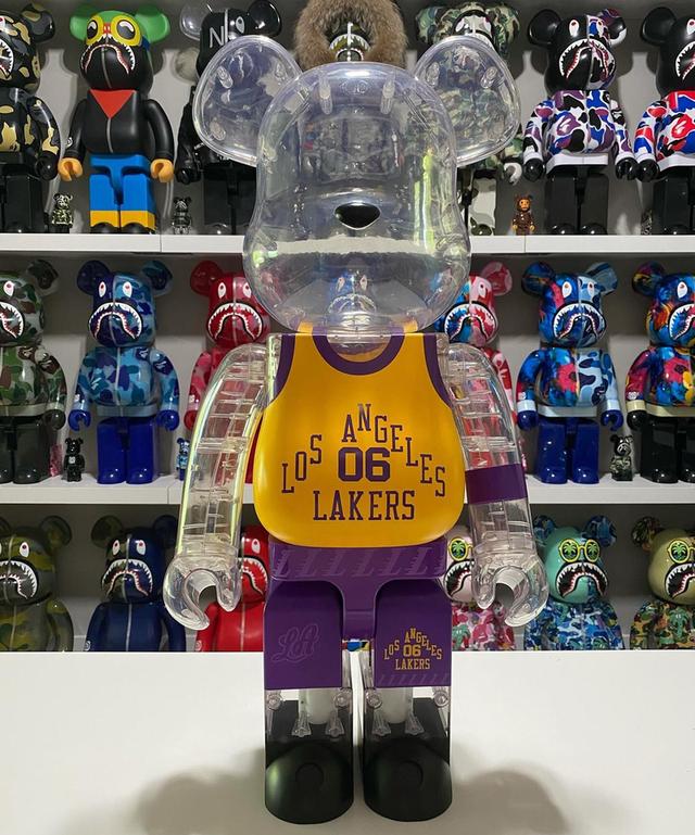 ขาย LA Lakers Bearbricks 1000% มือสอง 1