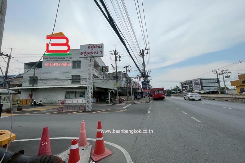 ทาวน์เฮาส์ หมู่บ้าน อยู่เจริญ 1 (คลอง 4 ลำลูกกา) เนื้อที่ 17 ตรว. ถนนรังสิต-นครนายก ต.บึงยี่โถ อ.ธัญบุรี จ.ปทุมธานี 12